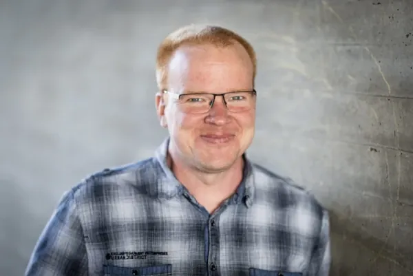 English Speaking Insurance Broker Daniel Hüsken